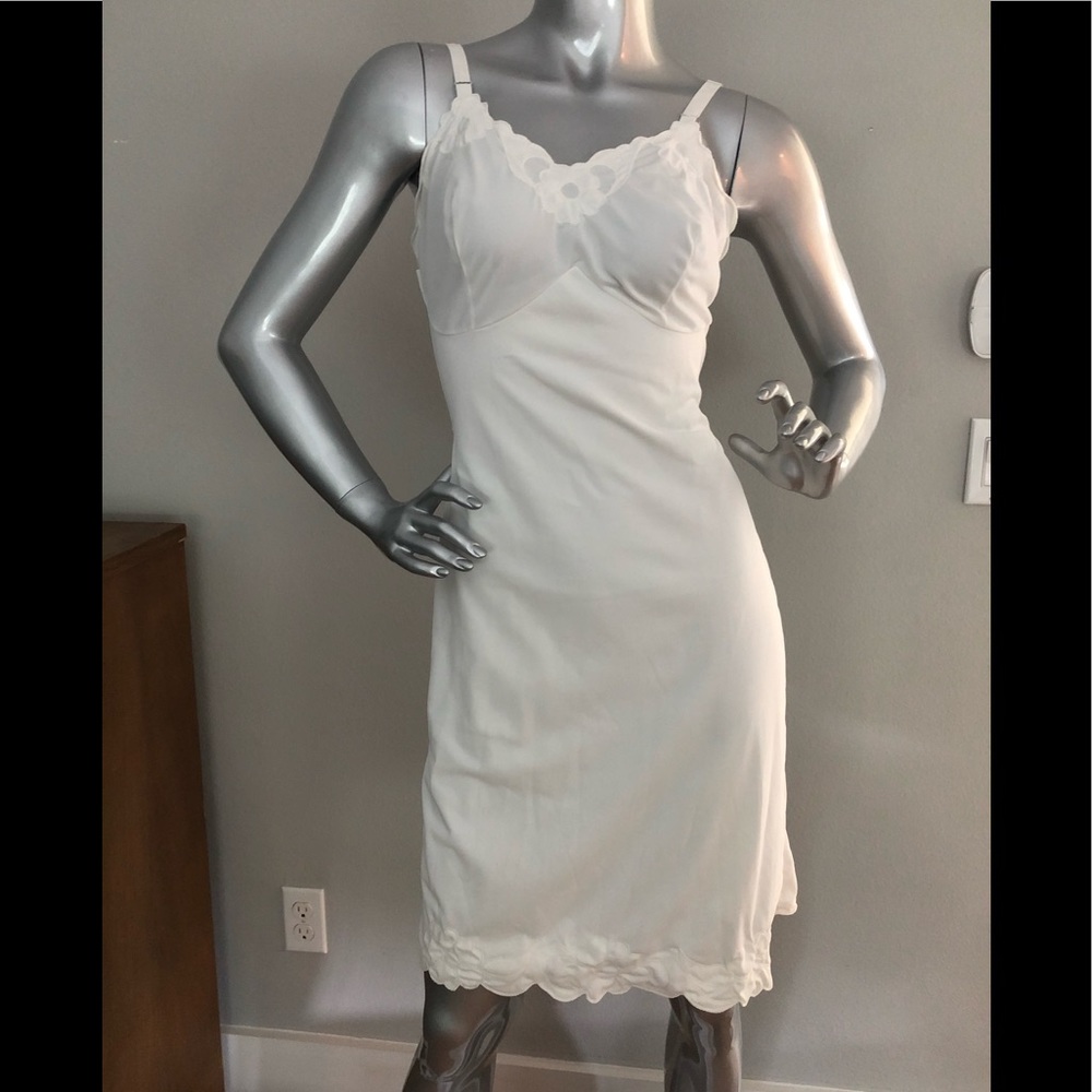 Vtg Carol Brent ivory slip